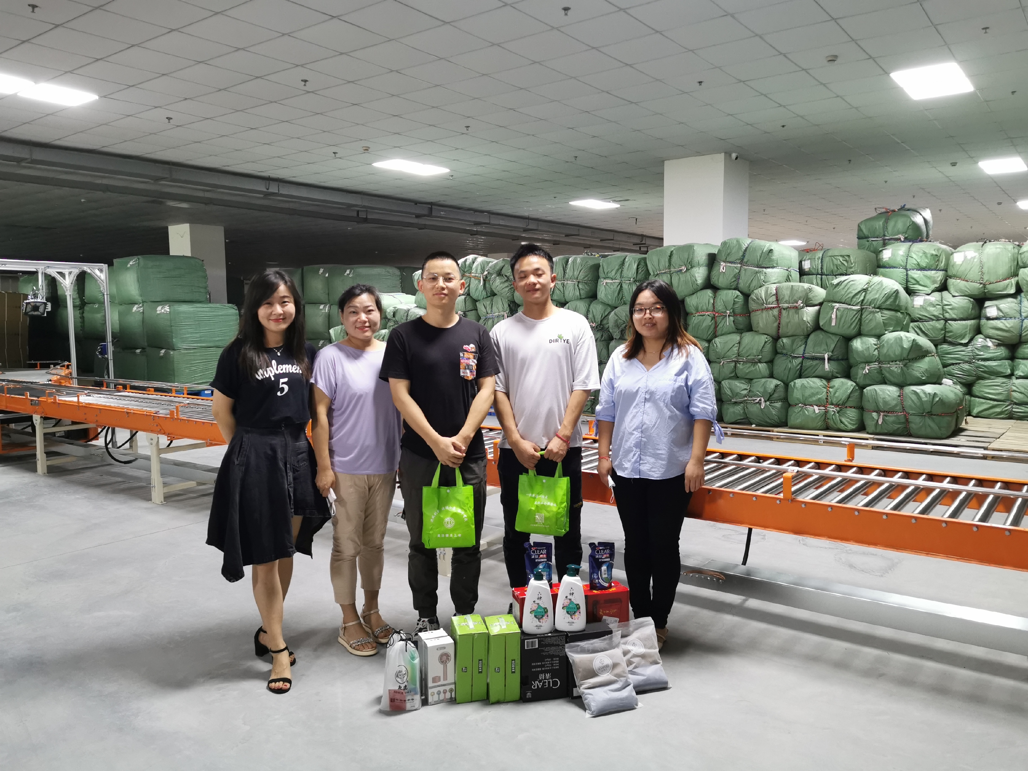 關(guān)愛(ài)職工 · 夏送清涼 | 寶開(kāi)工會(huì)赴一線送清涼，致敬高溫下的堅(jiān)守