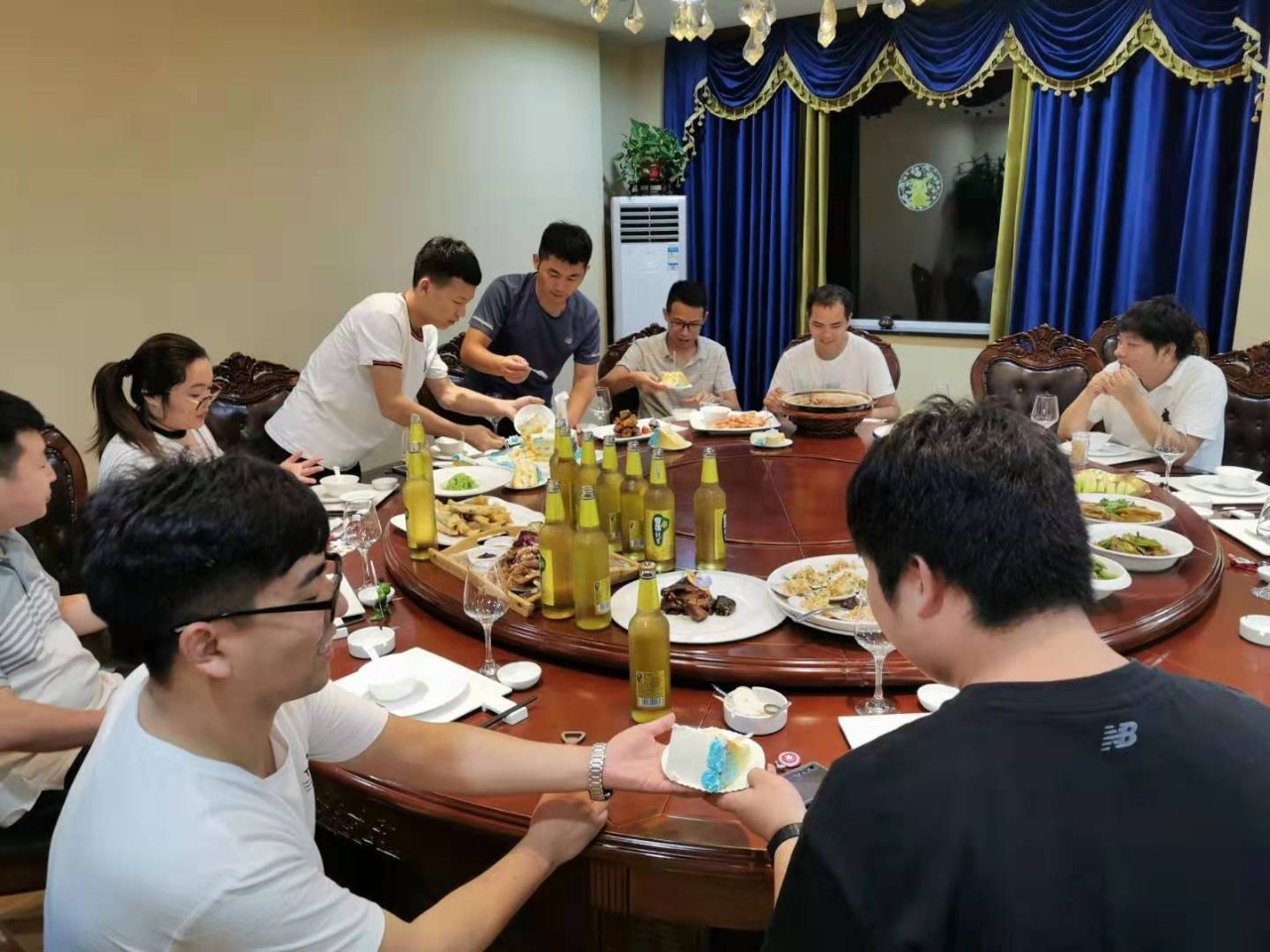 夏送清涼，集體慶生，慰問一線 | 致我們的一線伙伴：辛苦了！